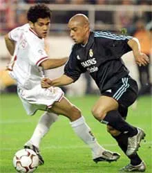 Cảnh báo Cicinho và tin ở Real ảnh 1