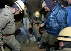 Sập và cháy nhà, ít nhất 35 người thiệt mạng