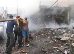 Nổ cửa hàng bán vũ khí, 20 người thiệt mạng