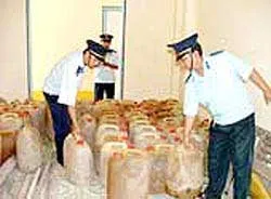 Khởi tố vụ buôn lậu xăng dầu qua biên giới Campuchia