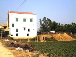 Mương Tó đang bị lấp trái phép