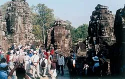 Bài 2: Đến Ăngkor, nghe đá nói…