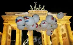 Đón năm mới bằng nồi rượu lớn nhất thế giới