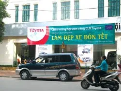 Khuyến mãi hấp dẫn, khách hàng vẫn chờ giảm giá !