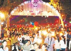 Cả nước tưng bừng đón mừng năm mới 2006