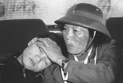 Khi những người làm cha làm mẹ phải xin lỗi thay cho con mình ảnh 1