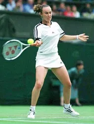 Hingis tiếp tục mạch chiến thắng