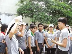 Nhiều DN cam kết hỗ trợ lương cho người lao động ảnh 2