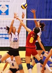 Cú khởi động đầu năm của các cô gái bóng chuyền Việt Nam ảnh 1