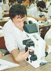 Vẫn vừa chạy vừa xếp hàng