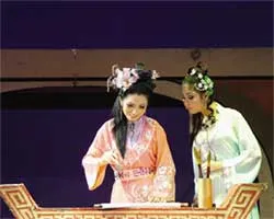 Nghệ sĩ lẫn du khách đều… chờ! ảnh 2