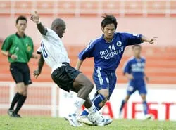 Các đội hạng nhất Miền Trung chỉ lo trụ hạng ảnh 1