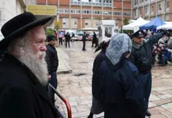 Có dấu hiệu khả quan nhưng vẫn còn nguy kịch