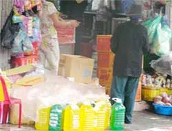 Nước rửa chén dỏm được bày bán công khai