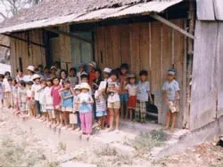 Tổ chức HIL tặng 121 triệu đồng xây dựng trường học cho đồng bào Khmer