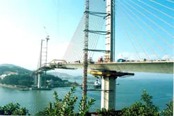 Chuẩn bị hợp long cầu Bãi Cháy