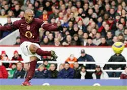 Arsenal tìm kiếm vinh quang dâng tặng Highbury ảnh 1