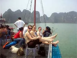 Đón giao thừa trên vịnh Hạ Long