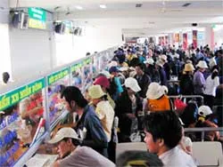 Khách mua vé Tết bắt đầu “nóng”