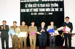 3 đề tài được trao giải thưởng KH-KT thanh niên 2005