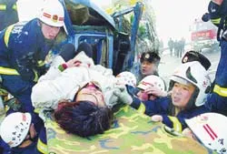 Hơn 60 xe hơi đâm nhau trên đường cao tốc