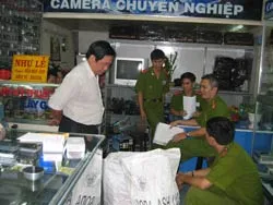 Triệu tập 7 cán bộ hải quan cửa khẩu sân bay Tân Sơn Nhất