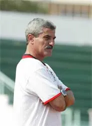 Ông Calisto lại bạc đầu ảnh 1