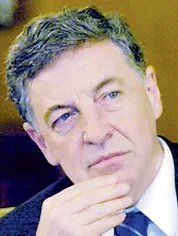 Bộ trưởng Quốc phòng từ chức