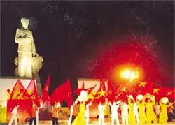 Sáng mãi ngọn lửa cách mạng