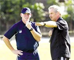 Ghi lại chuyện tai nghe mắt thấy