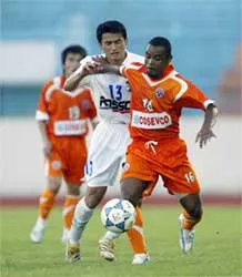 Các chân sút ngoại tiếp tục tỏa sáng ảnh 1