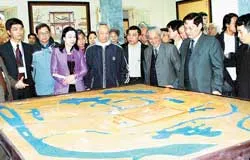 Trưng bày tranh phục dựng và hiện vật cổ tại Hoàng Thành