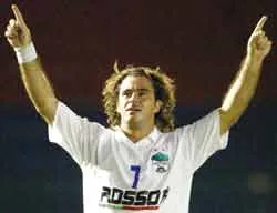 Kesley Alves tiền hung hậu khiết