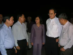 Phó Chủ tịch nước Trương Mỹ Hoa thăm công nhân vệ sinh