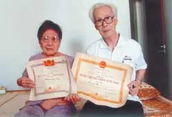 Người xưa đâu tá?