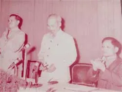 Rời xa dân là cô độc