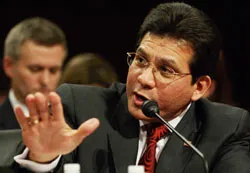 Bộ trưởng Tư pháp Mỹ phải ra điều trần