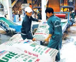 Giá phân urea giảm 250-400 đồng/kg
