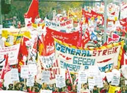 Hàng trăm ngàn người đăng ký biểu tình phản đối tăng giờ làm