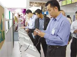 Thị trường thông tin di động tiếp tục sôi động