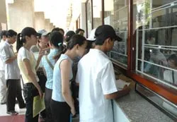 Phát hành hồ sơ đăng ký dự thi tuyển sinh ĐH, CĐ 2006