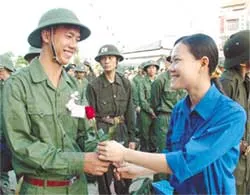 Hàng ngàn thanh niên thành phố lên đường nhập ngũ