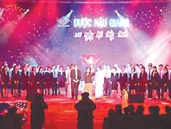 Tôn vinh những “chiến sĩ áo trắng”