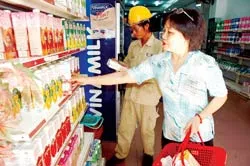 Nhiều mặt hàng “tăng nhiệt” cùng nắng nóng