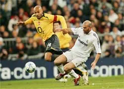 Real Madrid bại trận trước Arsenal