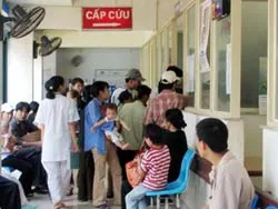 Hàng ngàn người nhập viện vì sốt virus