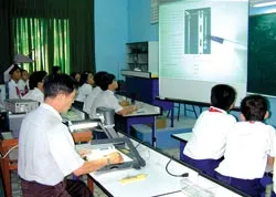 Ngồi nhà “click” chuột xem điểm học sinh