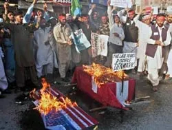 Biểu tình rầm rộ phản đối Tổng thống Mỹ Bush