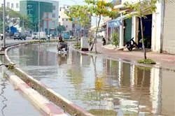 Triều cường gây ngập nhiều nơi