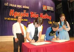 Công ty Zuellig Pharma nặng lòng với sinh viên ngành y